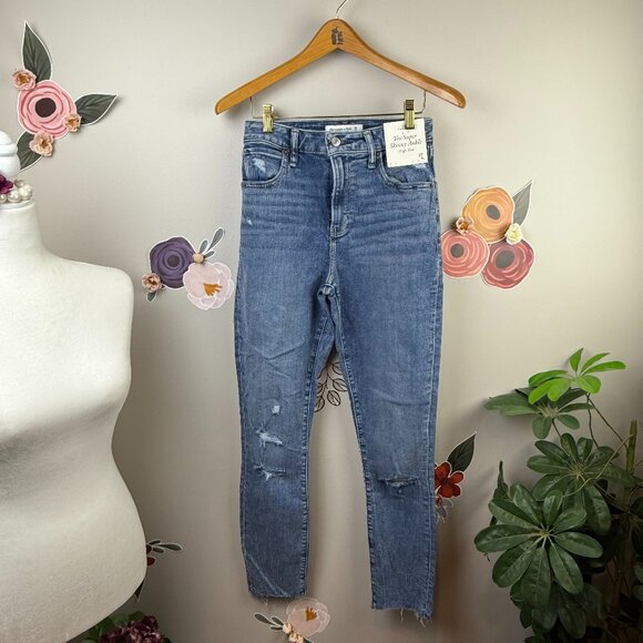 Abercrombie & Fitch Curve Love Skinny Ankle Jean - Size - 4 Long - Picture 1 of 6